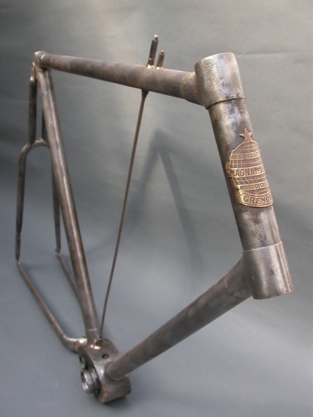 Painting the frames of historical bicycles