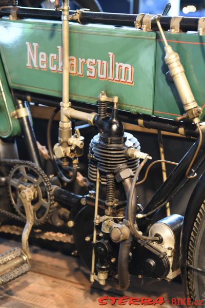 13/B  National Motor Museum, Beaulieu – England
