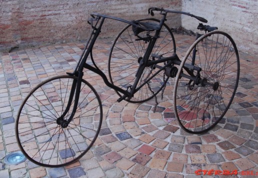 Tricykl tandem, cca 1890