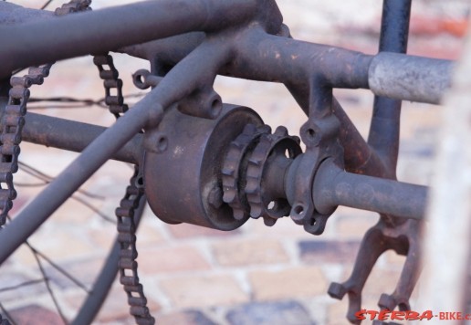 Tricykl tandem, cca 1890