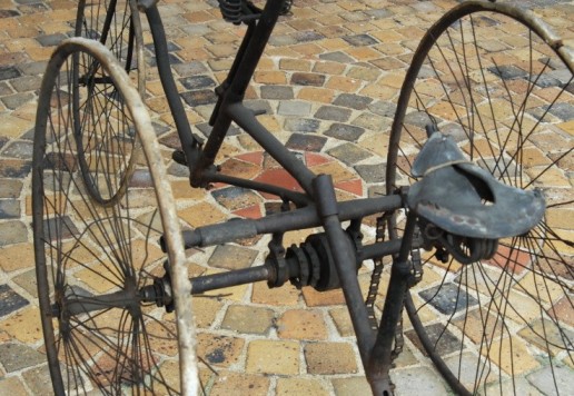 Tricykl tandem, cca 1890