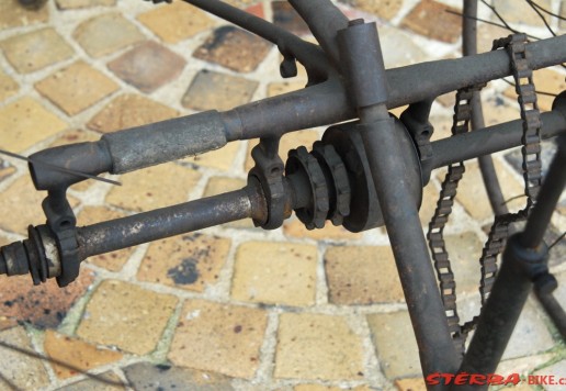Tricykl tandem, cca 1890