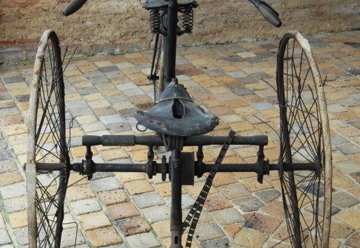 Tricykl tandem, cca 1890