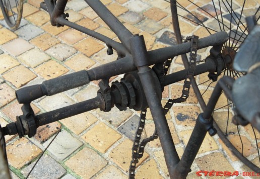 Tricykl tandem, cca 1890