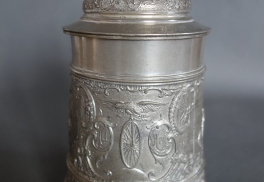 Decorative 19 cm tankard with bicycle motif