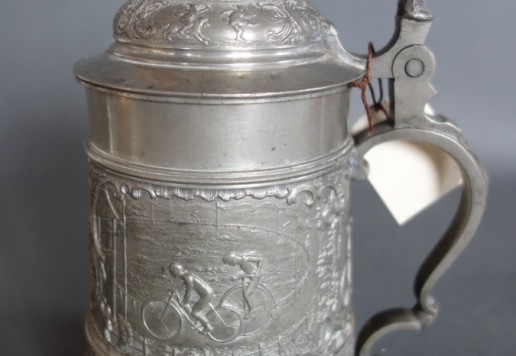 Decorative 19 cm tankard with bicycle motif