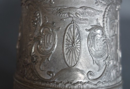 Decorative 19 cm tankard with bicycle motif