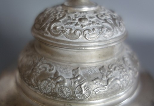 Decorative 19 cm tankard with bicycle motif
