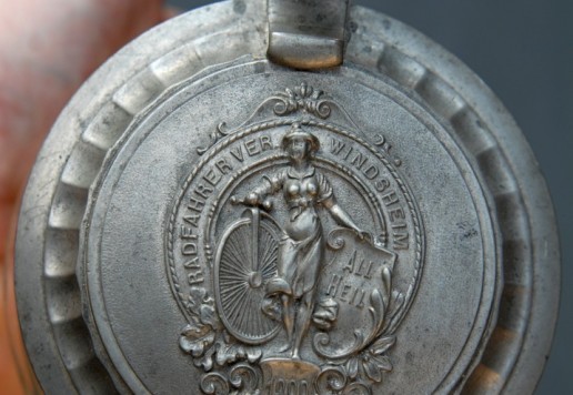 Decorative tankard 13 cm with bicycle motif