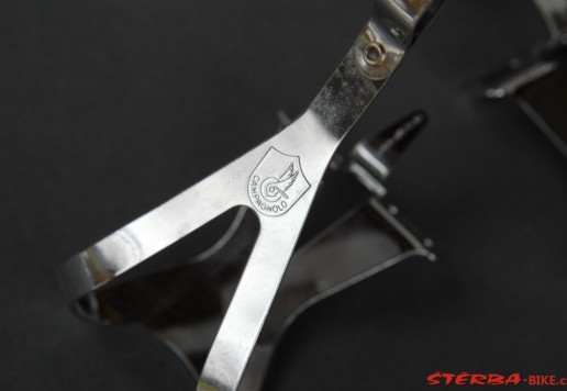 Record clips steel