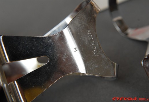 Record clips steel