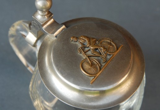 Decorative tankard 10 cm with bicycle motif