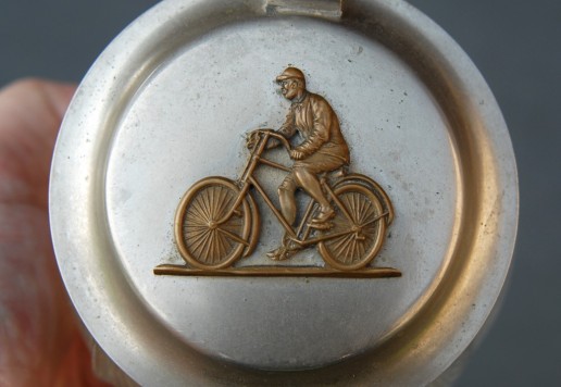 Decorative tankard 10 cm with bicycle motif
