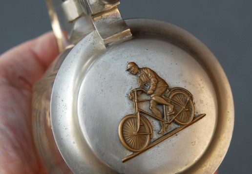 Decorative tankard 10 cm with bicycle motif