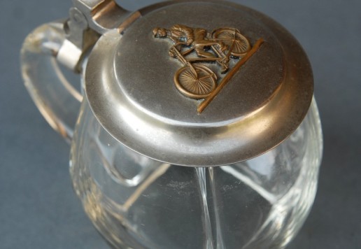 Decorative tankard 10 cm with bicycle motif