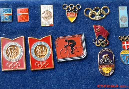 Approx. 150 pins of cycling, federations