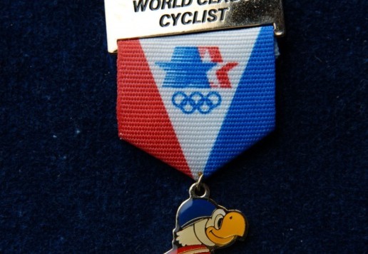 Cca 105 odznaků cyklistických, svazů a federací