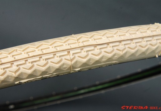 Tire 28 x 1 1/2 - white