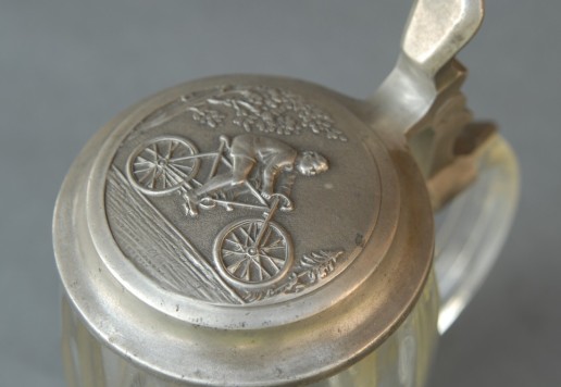 Decorative tankard 15 cm with bicycle motif