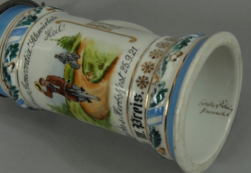 Ozdobný korbel s motivem kola 25 cm