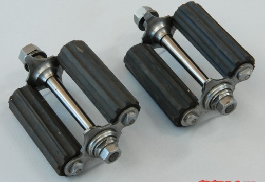 Replica of pedals for a high-wheel bicycle