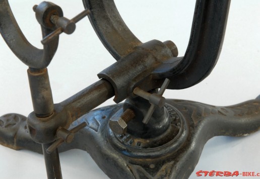 Cast iron centering fork
