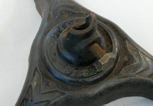 Cast iron centering fork