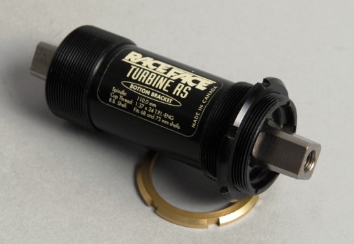 Race Face central axle - black