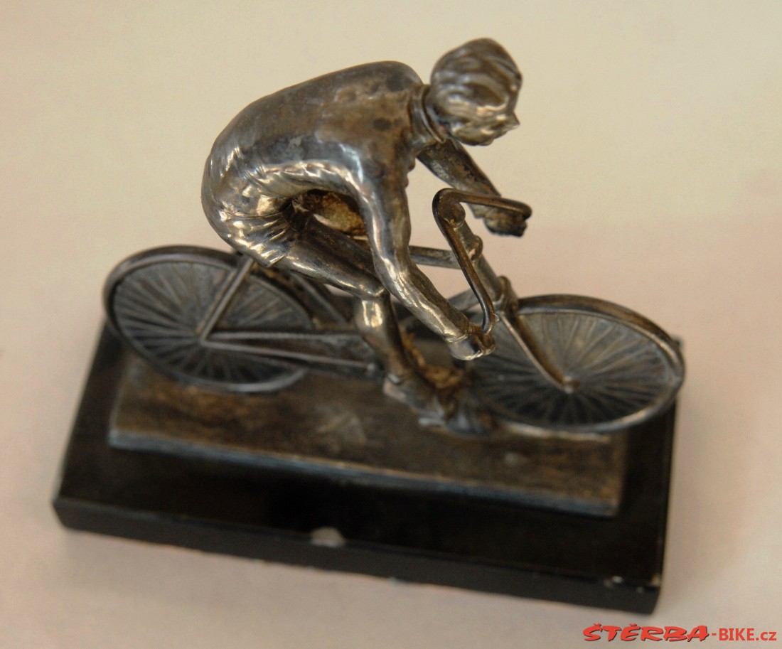 Těžítko se soškou cyklisty - cca 1930