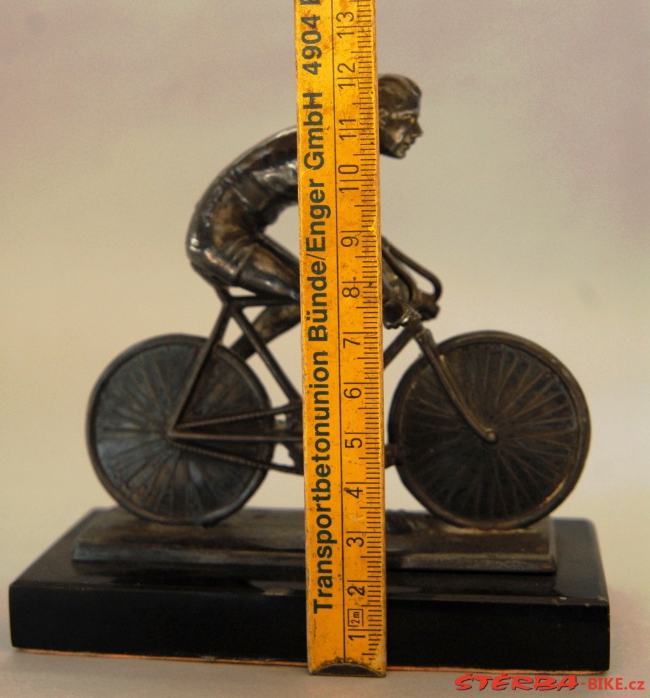 Těžítko se soškou cyklisty - cca 1930