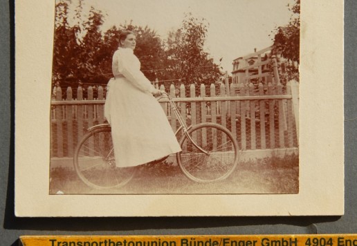 Set of 8 carton photographs