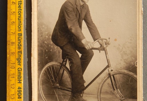 Set of 8 carton photographs