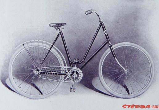 Crescent lady – 1897
