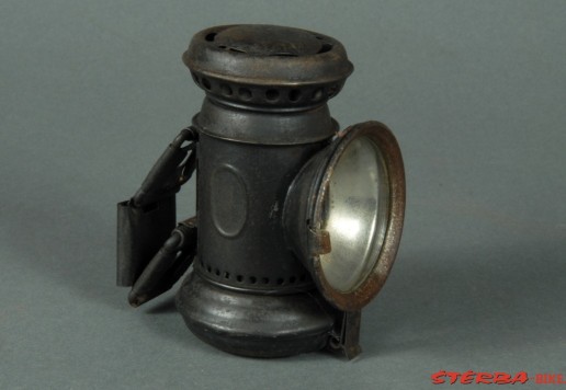 Jabez Bates & Co. oil lamp