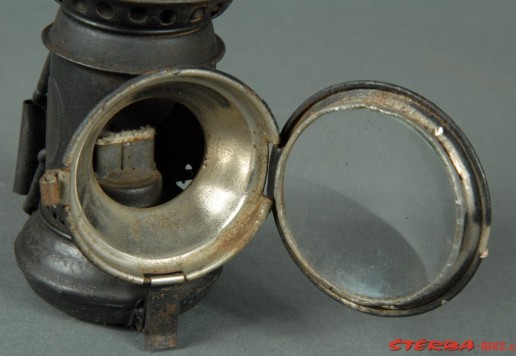 Jabez Bates & Co. oil lamp