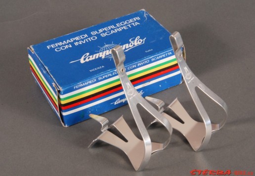 Record trouser clips