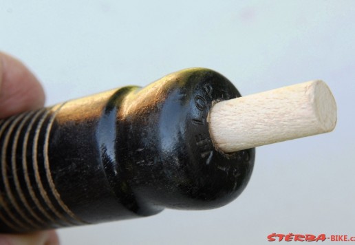 Wooden handle (grip)