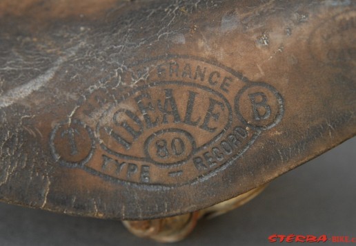 IDEALE race saddle