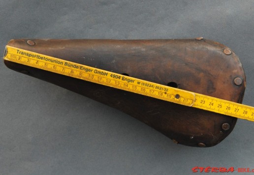 PRIMA race saddle