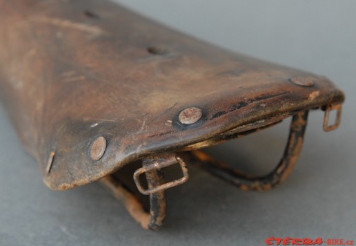 PRIMA race saddle