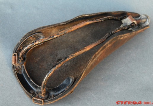PRIMA race saddle