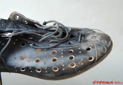 Cycling shoes