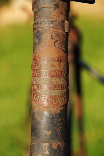 Painting the frames of historical bicycles