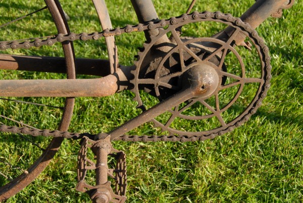 Painting the frames of historical bicycles