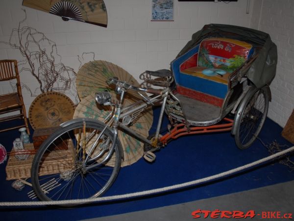 64/A - Musee de L'Auto Mahymobiles, Belgie