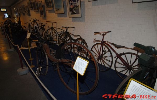 64/A - Musee de L'Auto Mahymobiles, Belgie