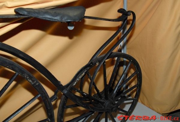 16/B. Musée d'art et d'industrie, depo – France