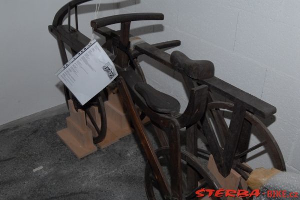 16/B. Musée d'art et d'industrie, depo – France
