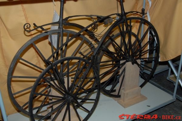 16/B. Musée d'art et d'industrie, depo – France