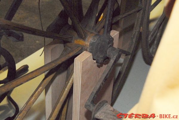 16/B. Musée d'art et d'industrie, depo – France